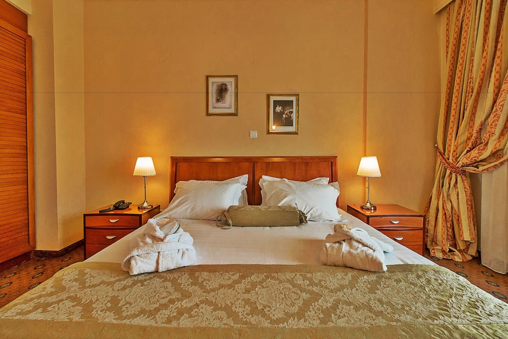 ROOM, DOUBLE BED