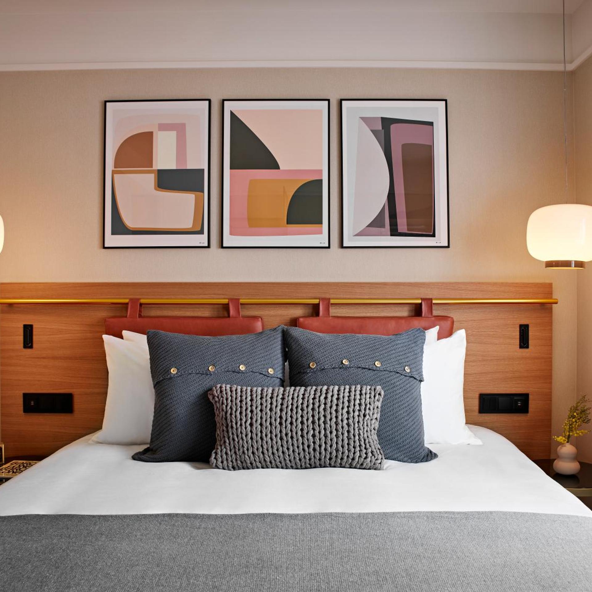 Essential, King Bed