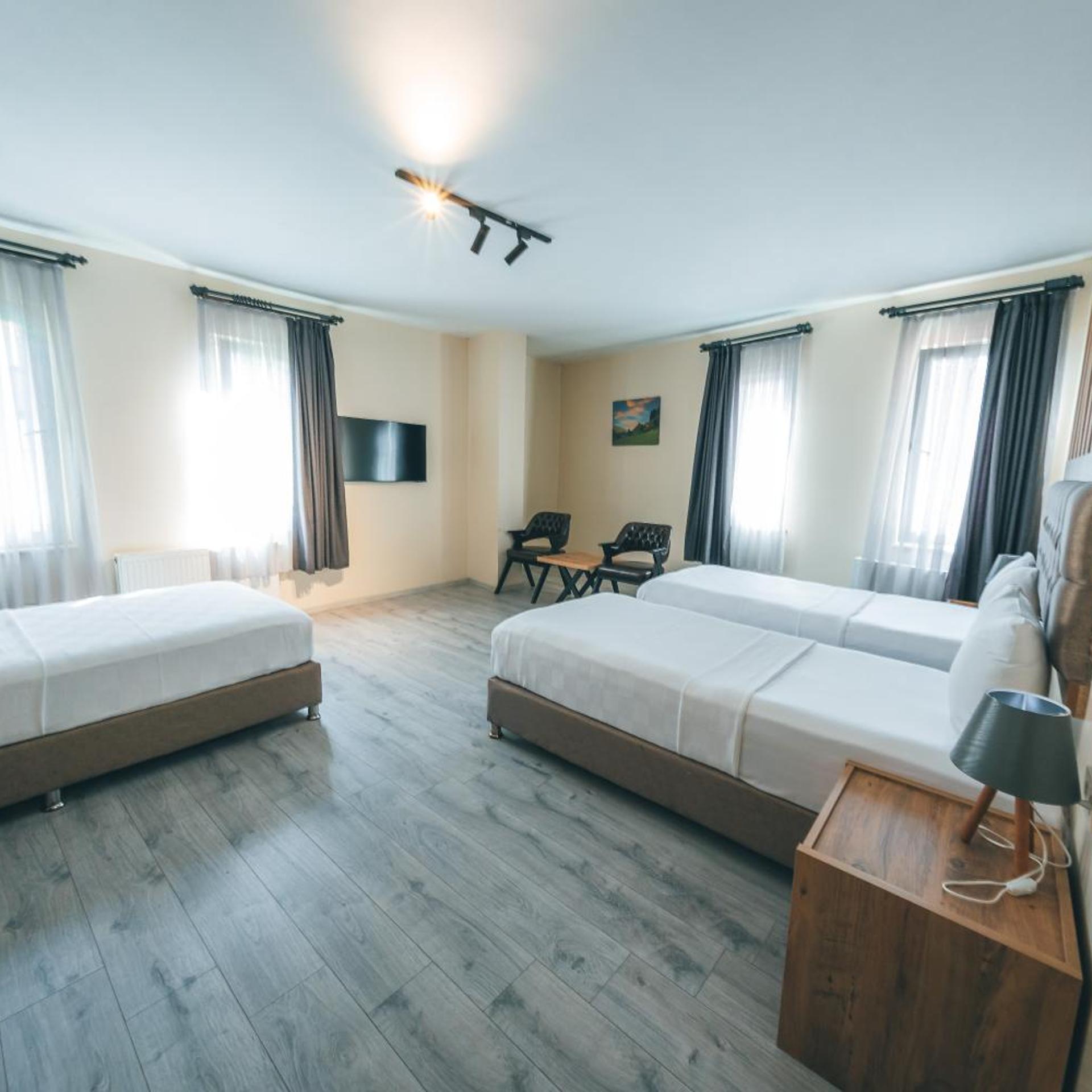 Room, Quadruple