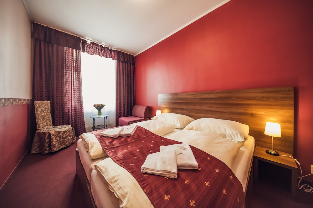 Hotel Czechia 12/48
