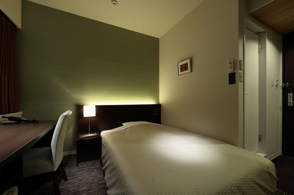 DOUBLE BED, SMOKING