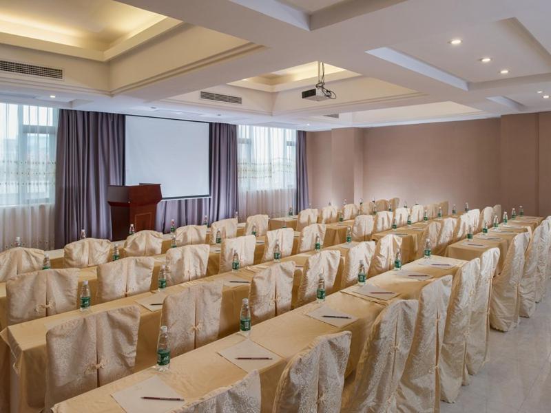 Vienna International Hotel (Jieyang Chaoshan Airport) 30/31