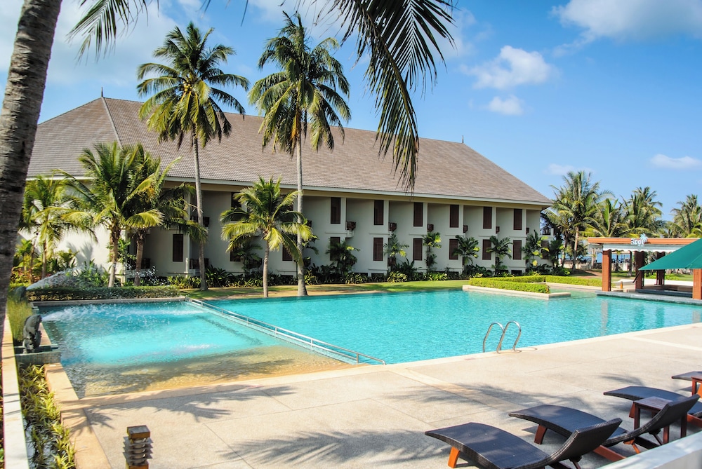 The Nouveau Chumphon Beach Resort and Golf 50/60