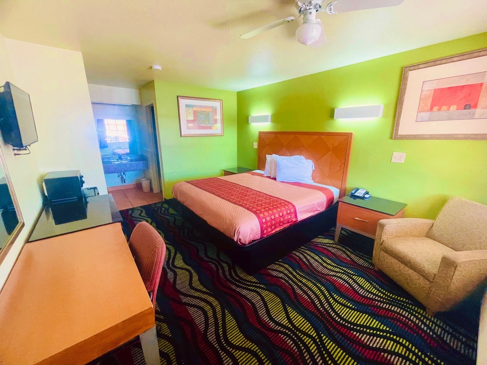Executive Inn of Hondo 16/40