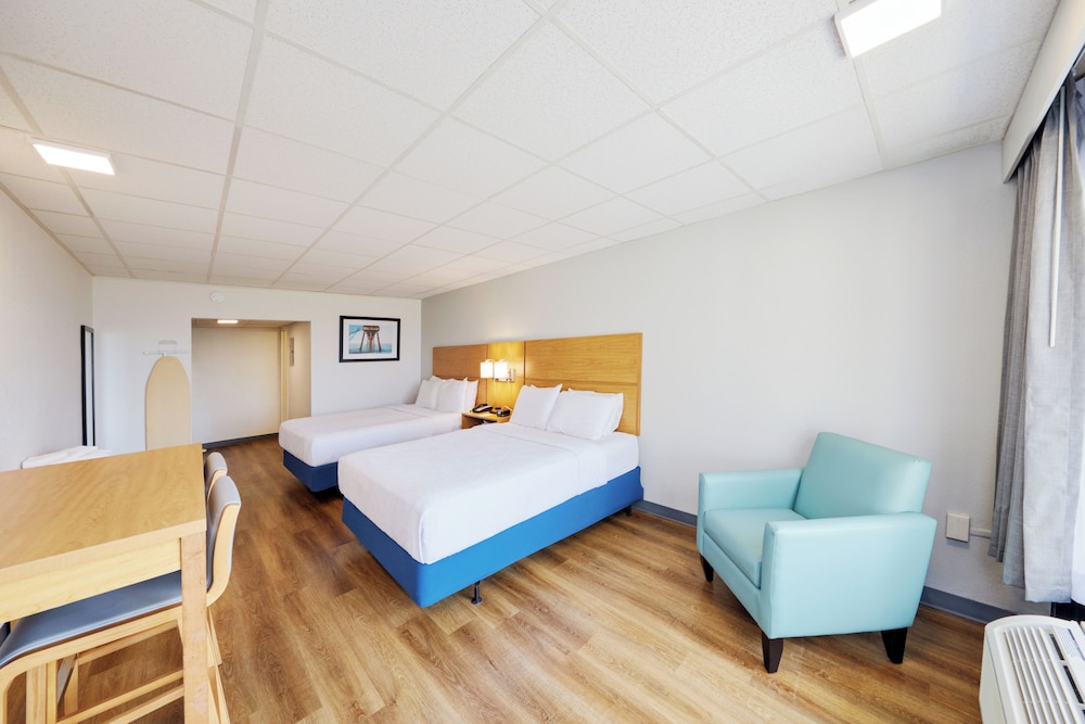 Walkout, 2 Queen Beds, Beach Front, Kitchen