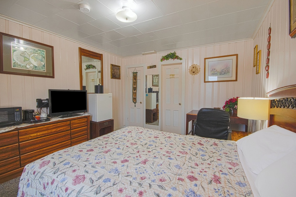 Sunflower Motel Hiawatha By OYO 25/53