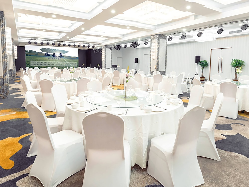 HOLIDAY INN EXPRESS JINAN EXHIBITION CENTER 41/47
