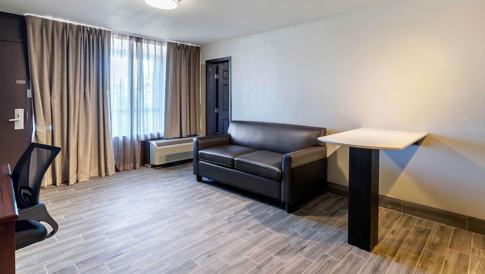 Magnuson Grand Hotel and Conference Center Tyler 34/59