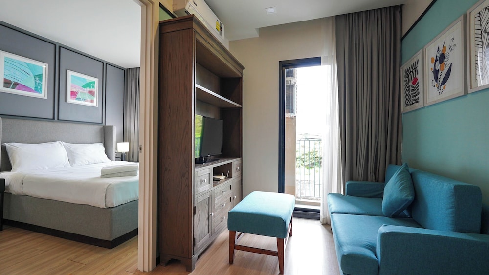 غرفة قياسية بسرير كينج، DLUX Condominium 6/10