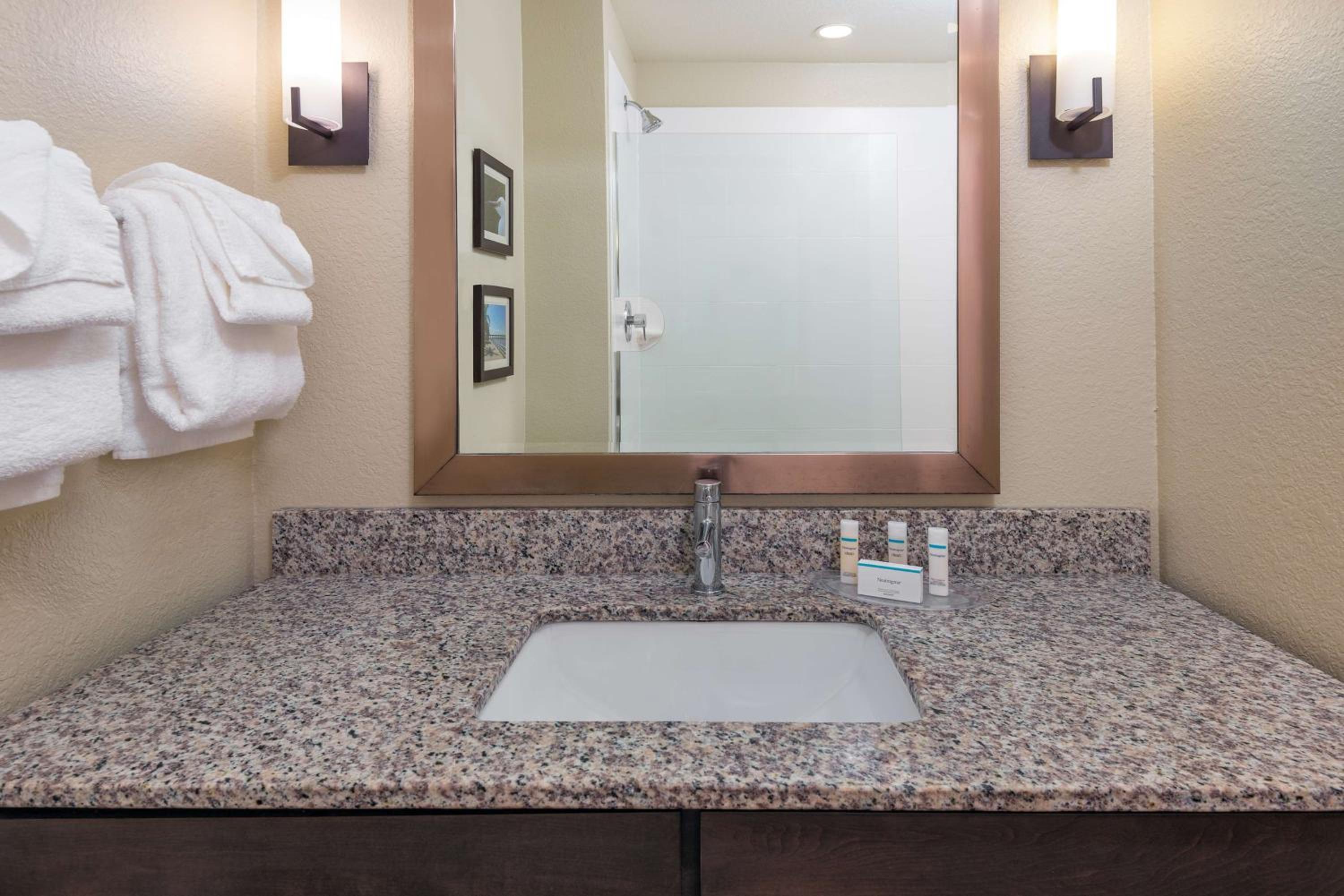 جناح بسريرين كوين، Coral Pointe Sarasota, an Ascend Collection Hotel 2/3