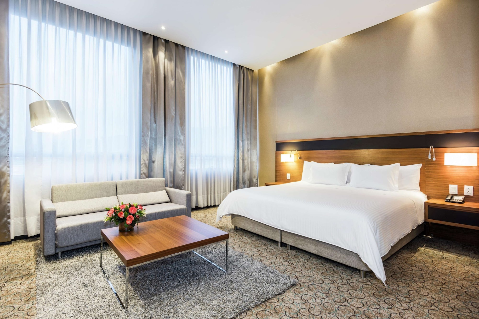 JUNIOR SUITE, KING BED