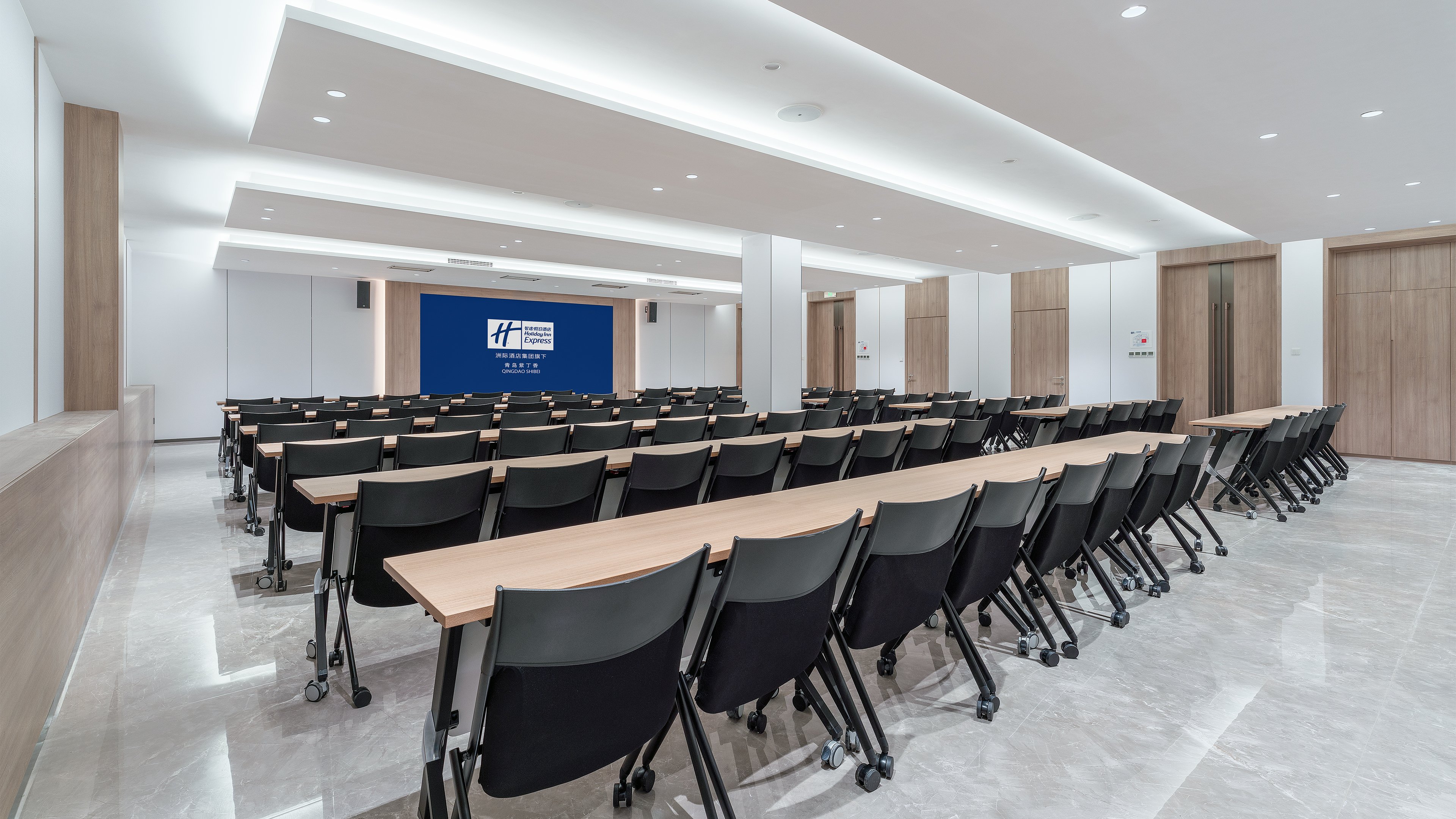 Holiday Inn Express Qingdao Shibei 27/37
