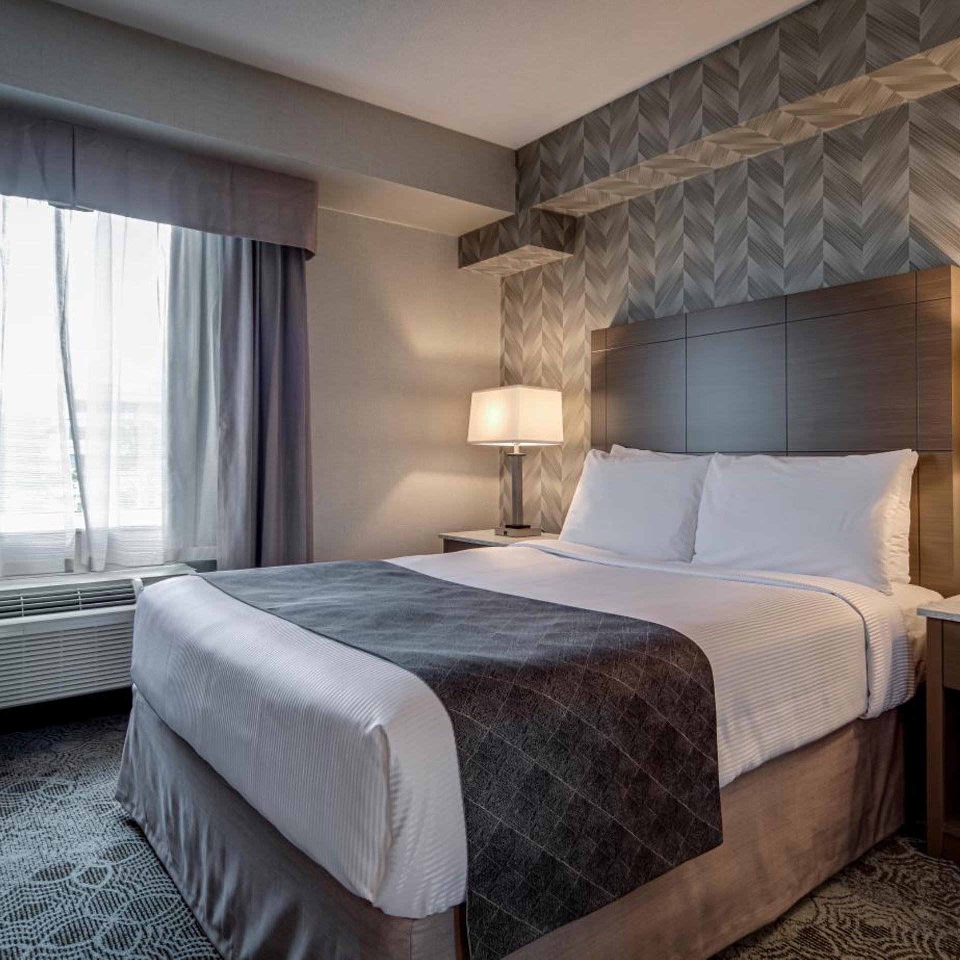 Suite, King Bed, Queen Bed, Jetted Tub