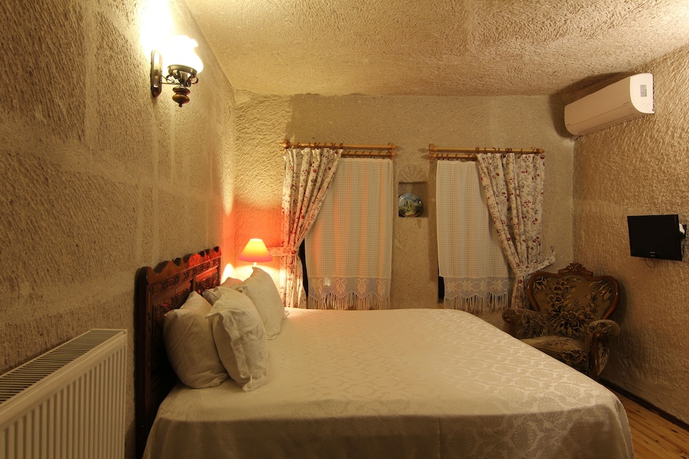 Ascension Cave Suite 3/30
