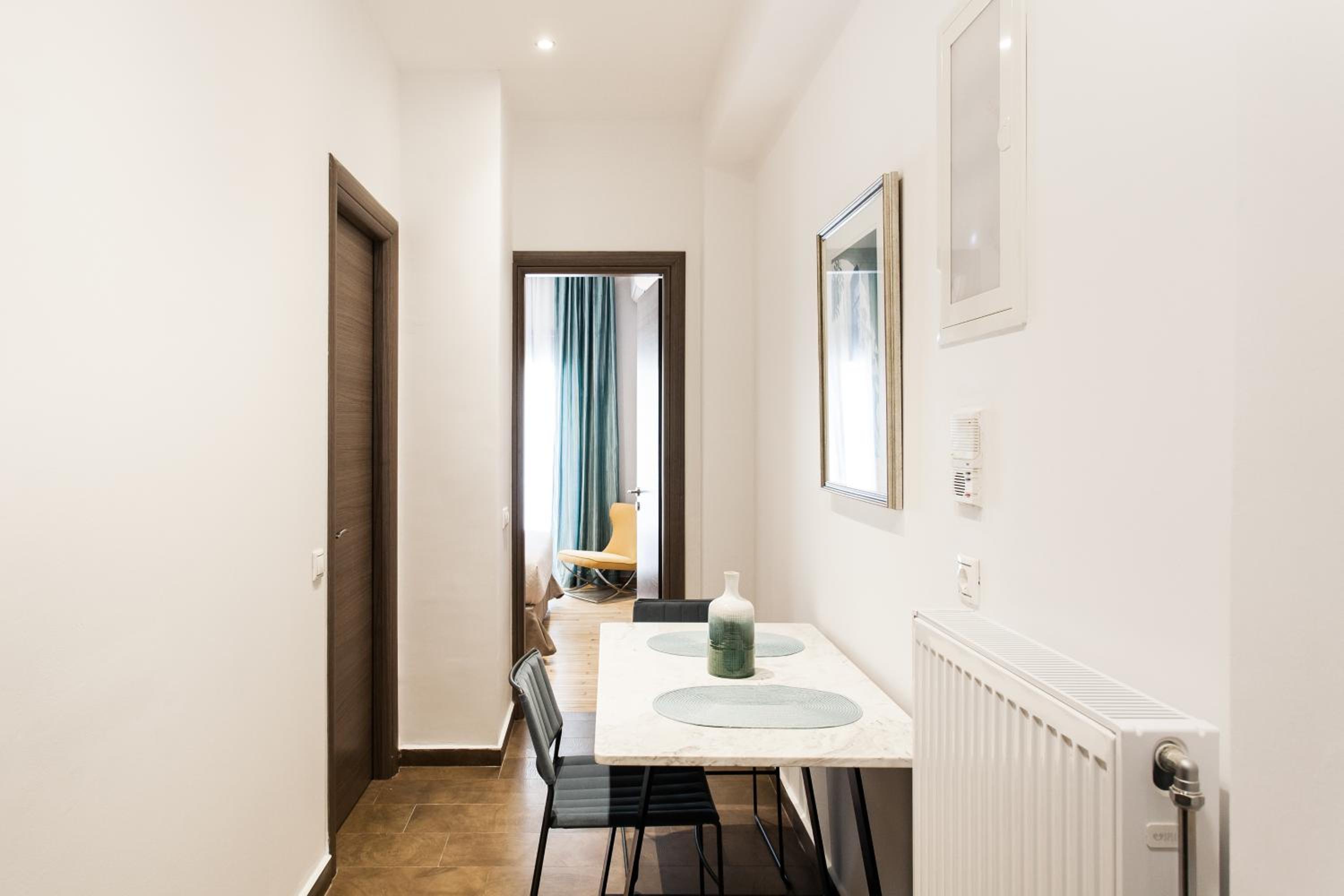 Nicholas Point Apartments and Rooms 25/26
