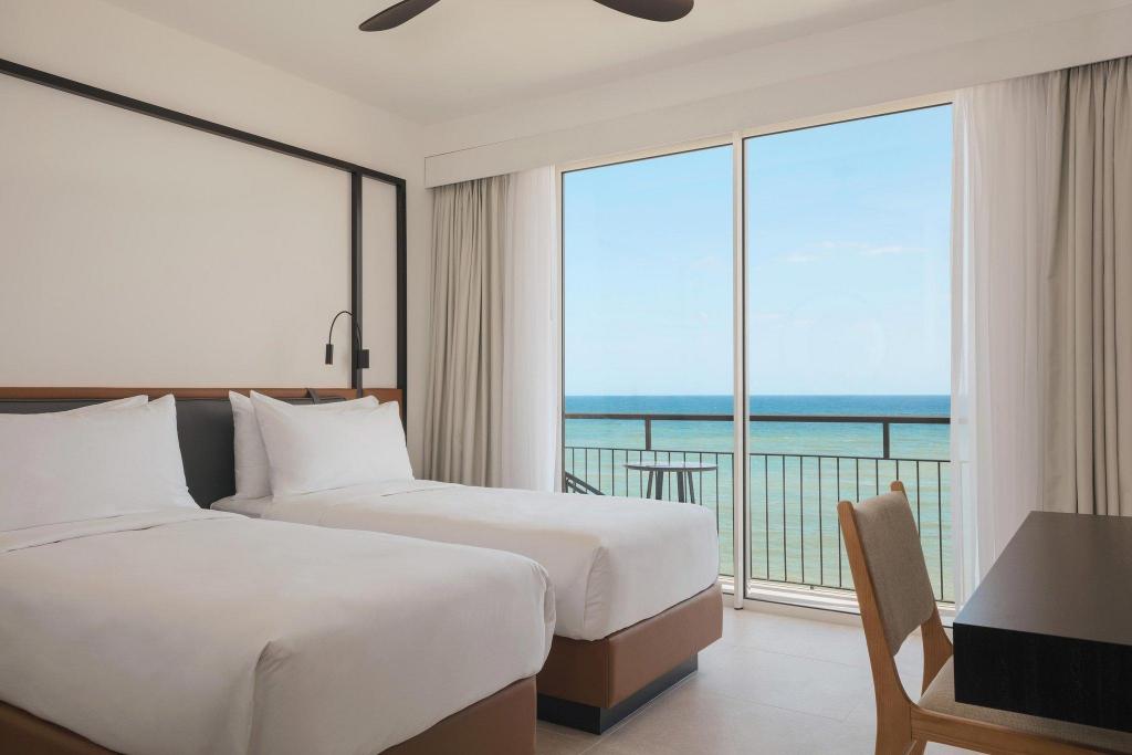 Guest Room, Deluxe, Twin Beds, Beach Front, Sea View, Balcony