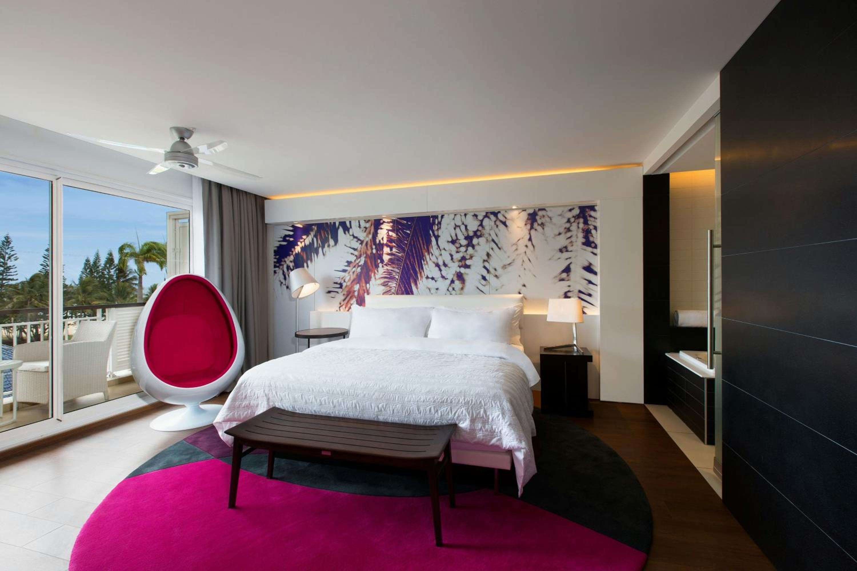 Room, King Bed, Lagoon View, Balcony