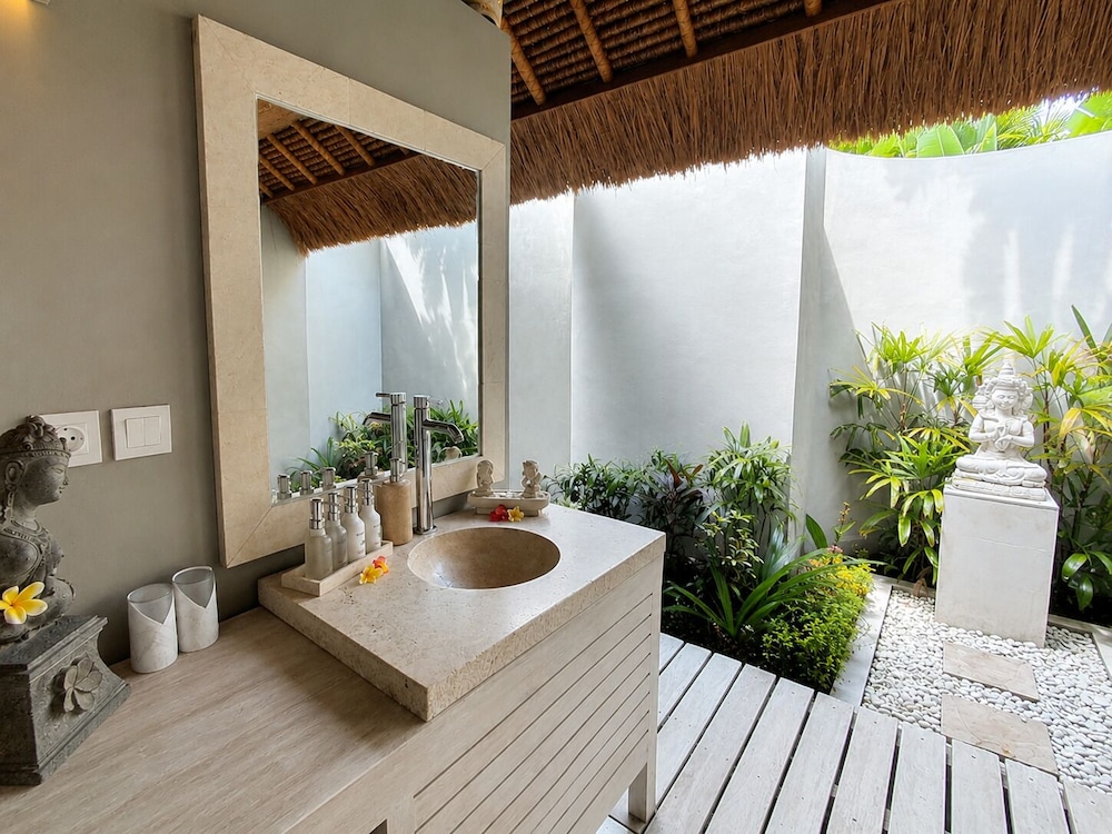 Relax Bali Dive & Spa Resort 25/50