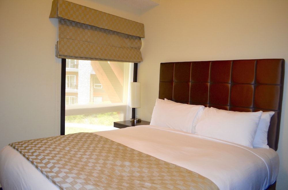 2 BEDROOMS, CONDO, LUXURY, MOUNTAIN VIEW, BALCONY