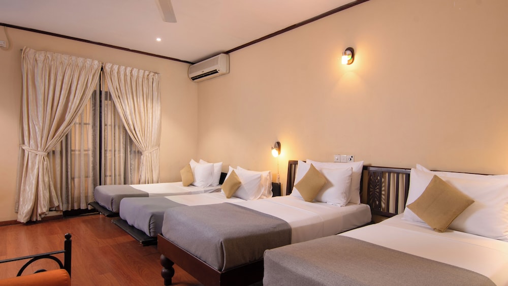 Oak Ray Serene Garden Hotel 21/64