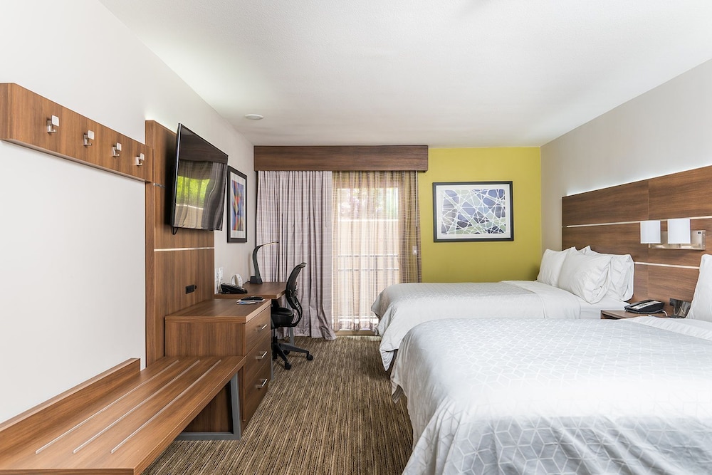 Holiday Inn Express San Clemente N – Beach Area 23/60