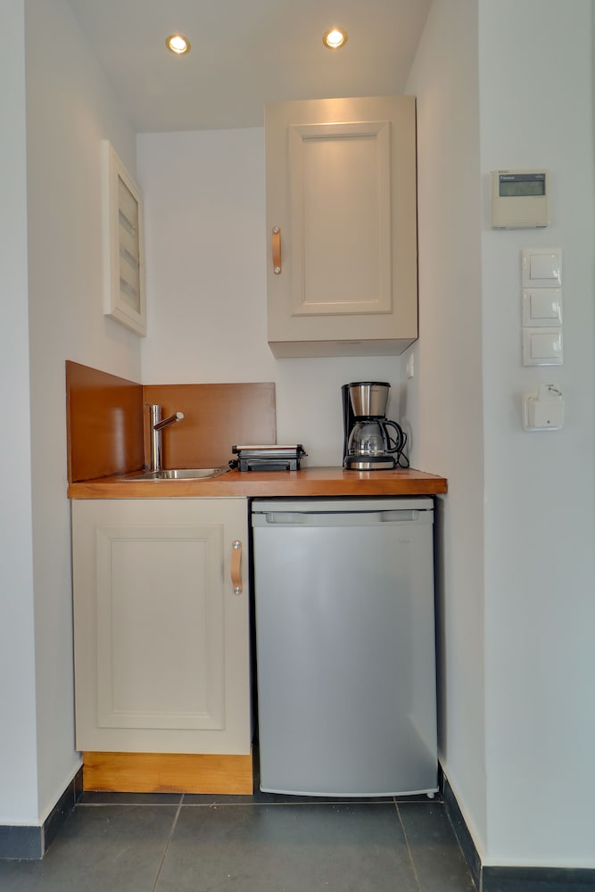AthiNN Residence 2/50