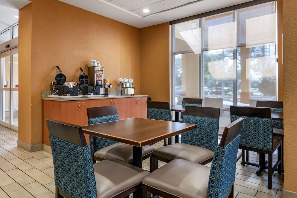 Comfort Inn & Suites Orlando North 19/25