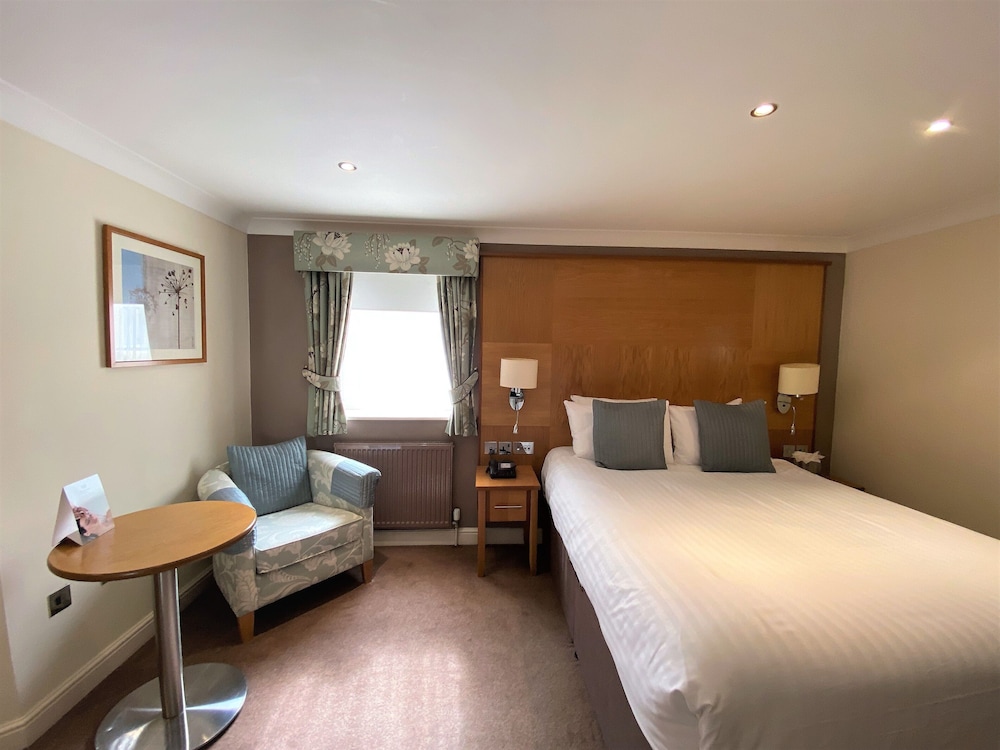 Yew Lodge Hotel East Midlands Airport 28/79
