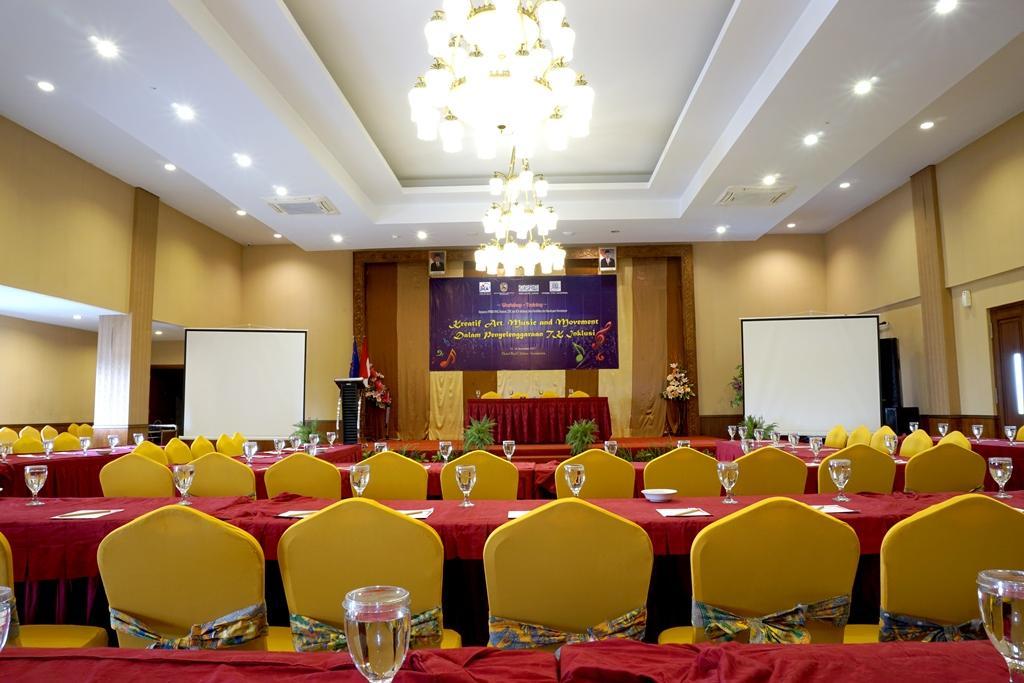 Red Chilies Hotel 6/7