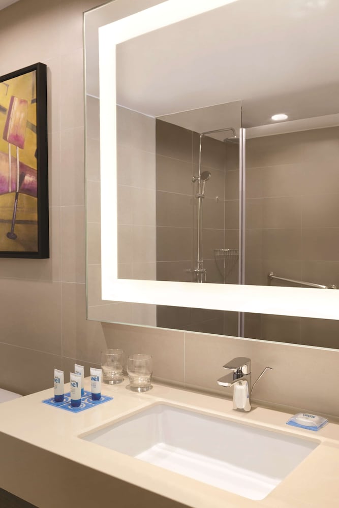 Hyatt House Shenzhen Airport 17/70
