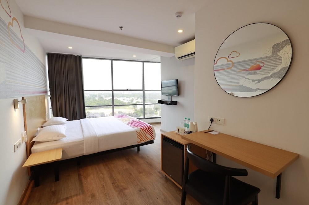 Luxe Queen Room