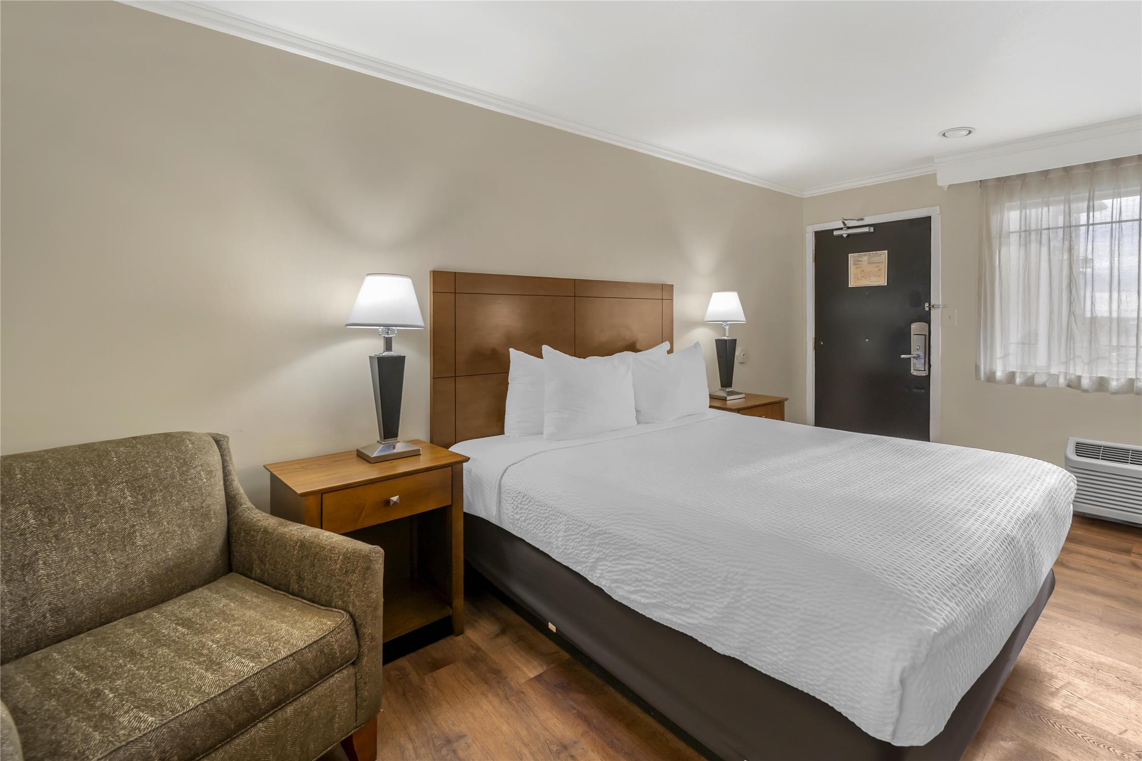 غرفة بسرير كوين بحوض استحمام لذوي الإعاقة، Best Western Plus Northwoods Inn 3/5