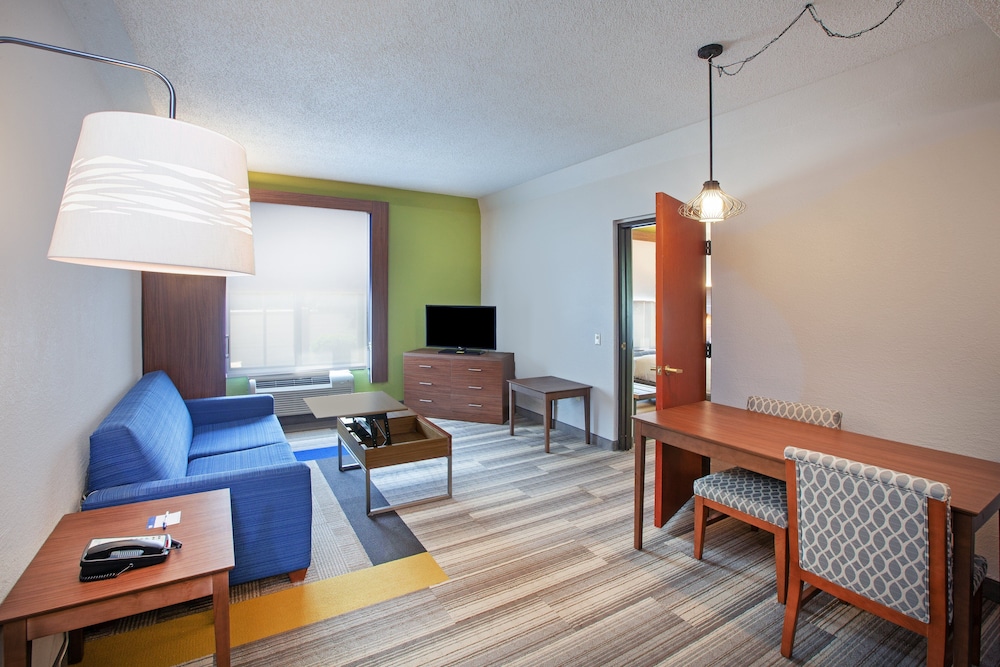 Holiday Inn Express and Suites Houston - Memorial Park Area 35/45
