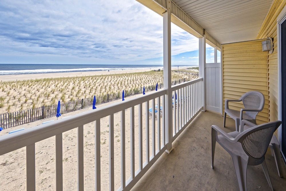 Drifting Sands Oceanfront Hotel 5/70