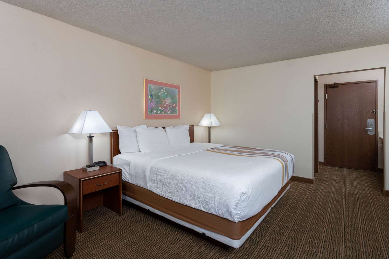 Norwood Inn & Suites by BlissPoint 10/38