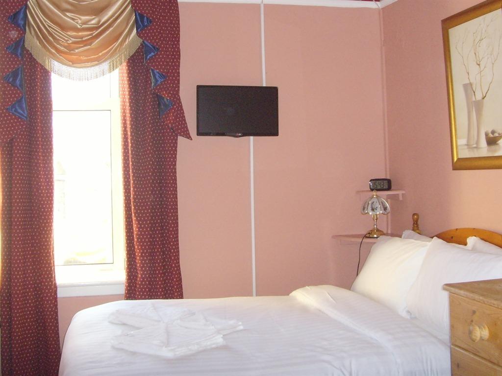 ROOM, DOUBLE BED
