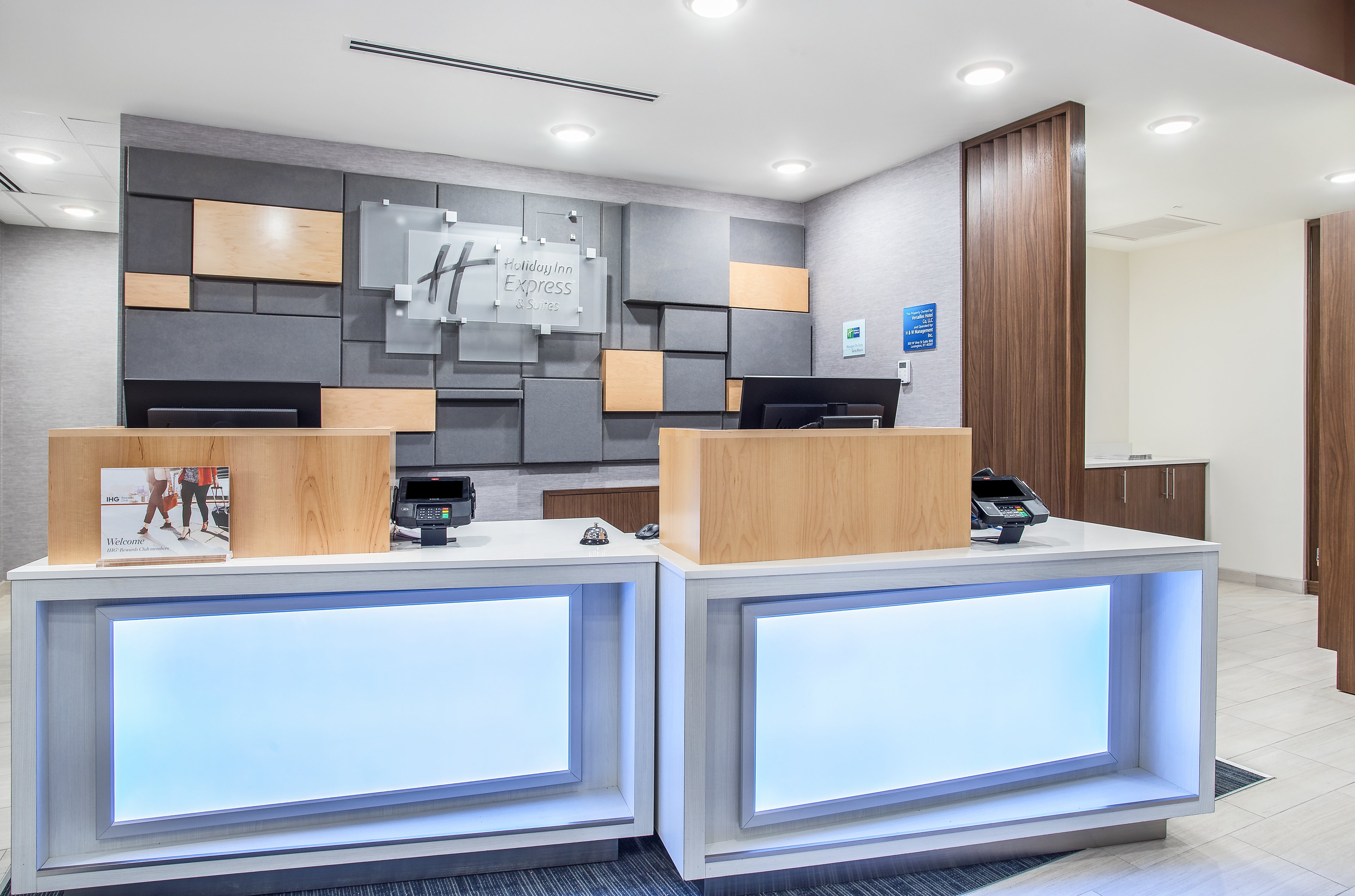 Holiday Inn Express & Suites Lexington W - Versailles 10/70