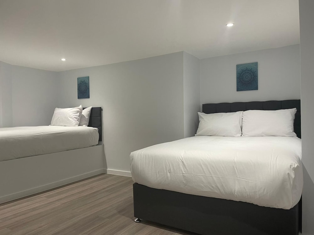 LONDON PLAZA SERVICED APARTMENTS 23/52