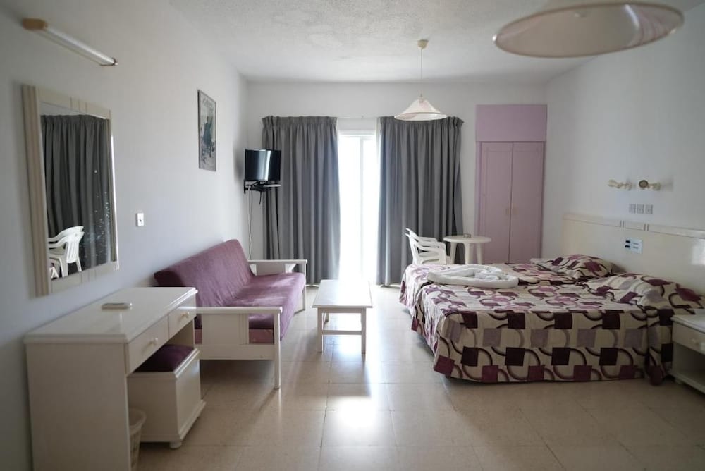 Astreas Beach Hotel 7/50