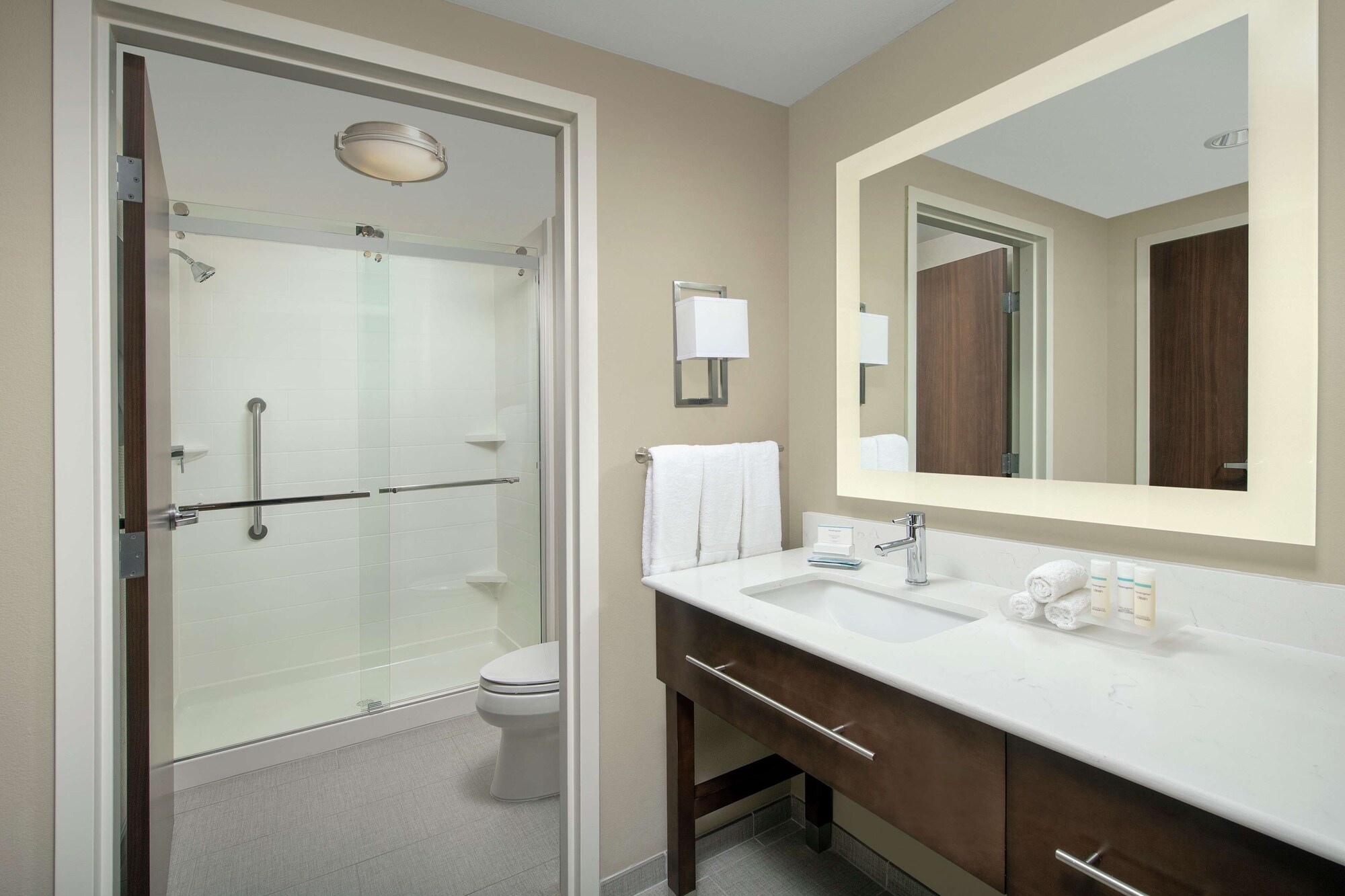 STUDIO, SUITE, KING BED