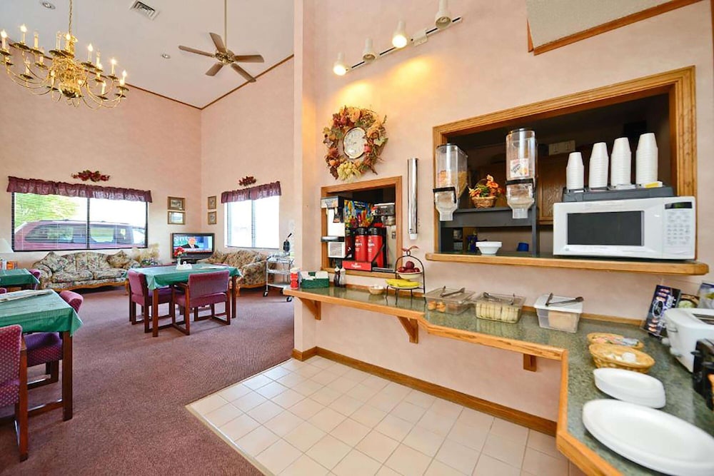Days Inn by Wyndham Ozark Springfield 17/22