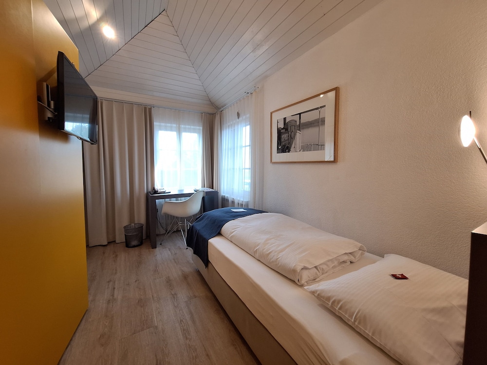 Standard, Single, Single Bed, Lake View
