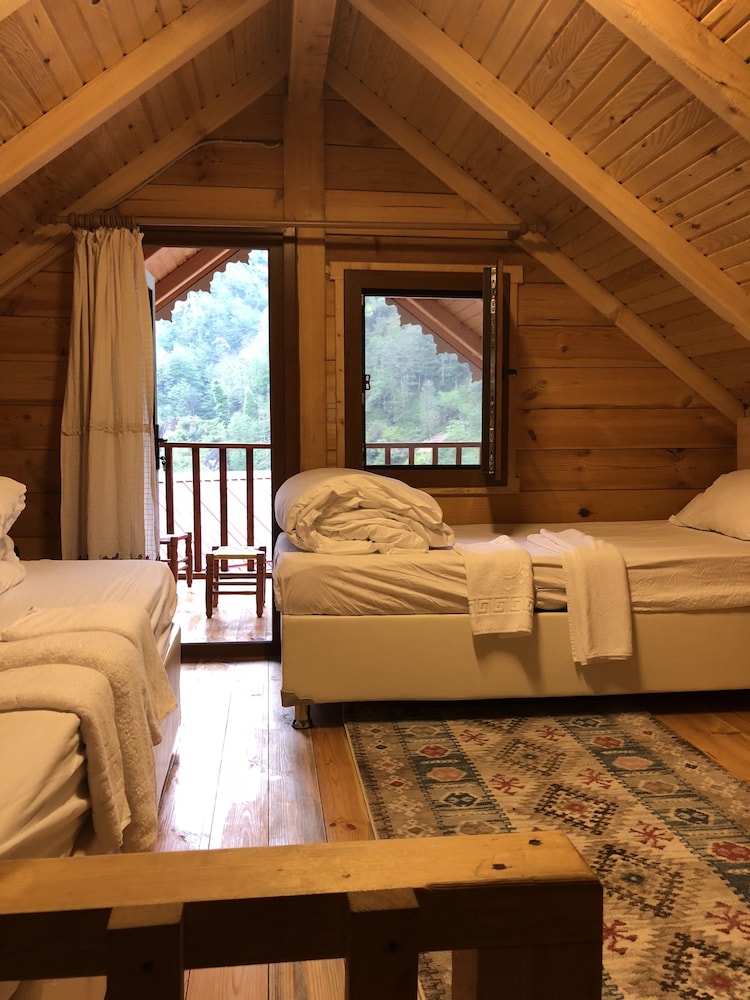 Tanura Bungalows 10/50
