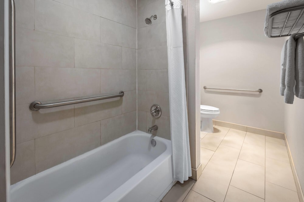 Microtel Inn Suites By Wyndham Albany Airport 46/49