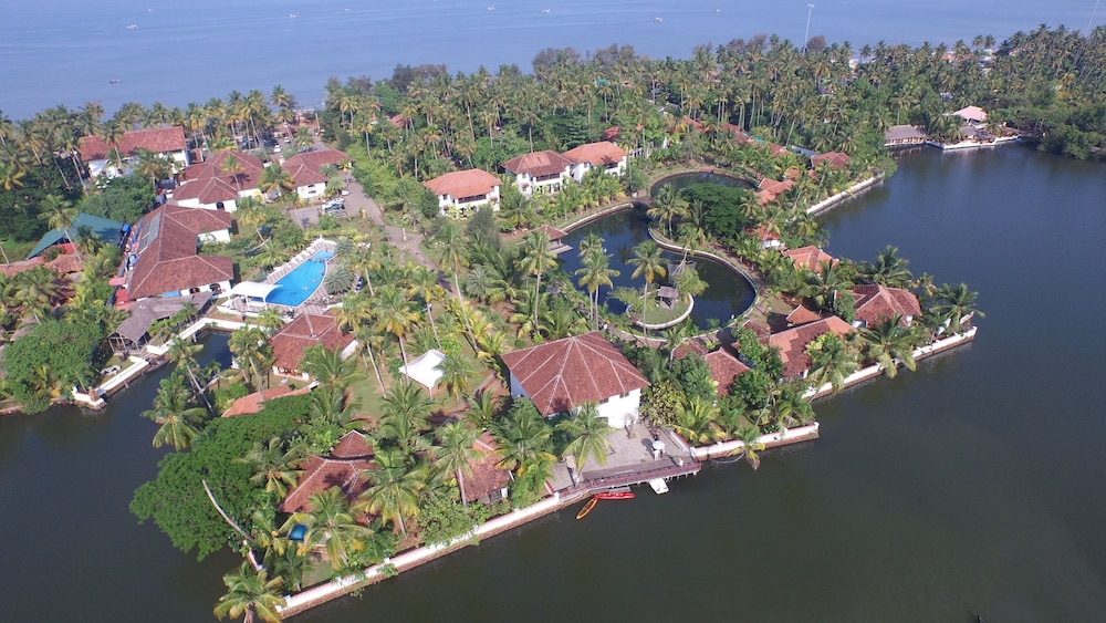 Club Mahindra Cherai 27/50