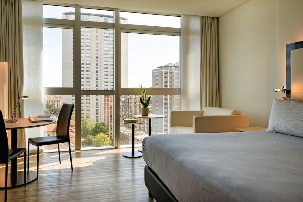 STUDIO, CITY VIEW