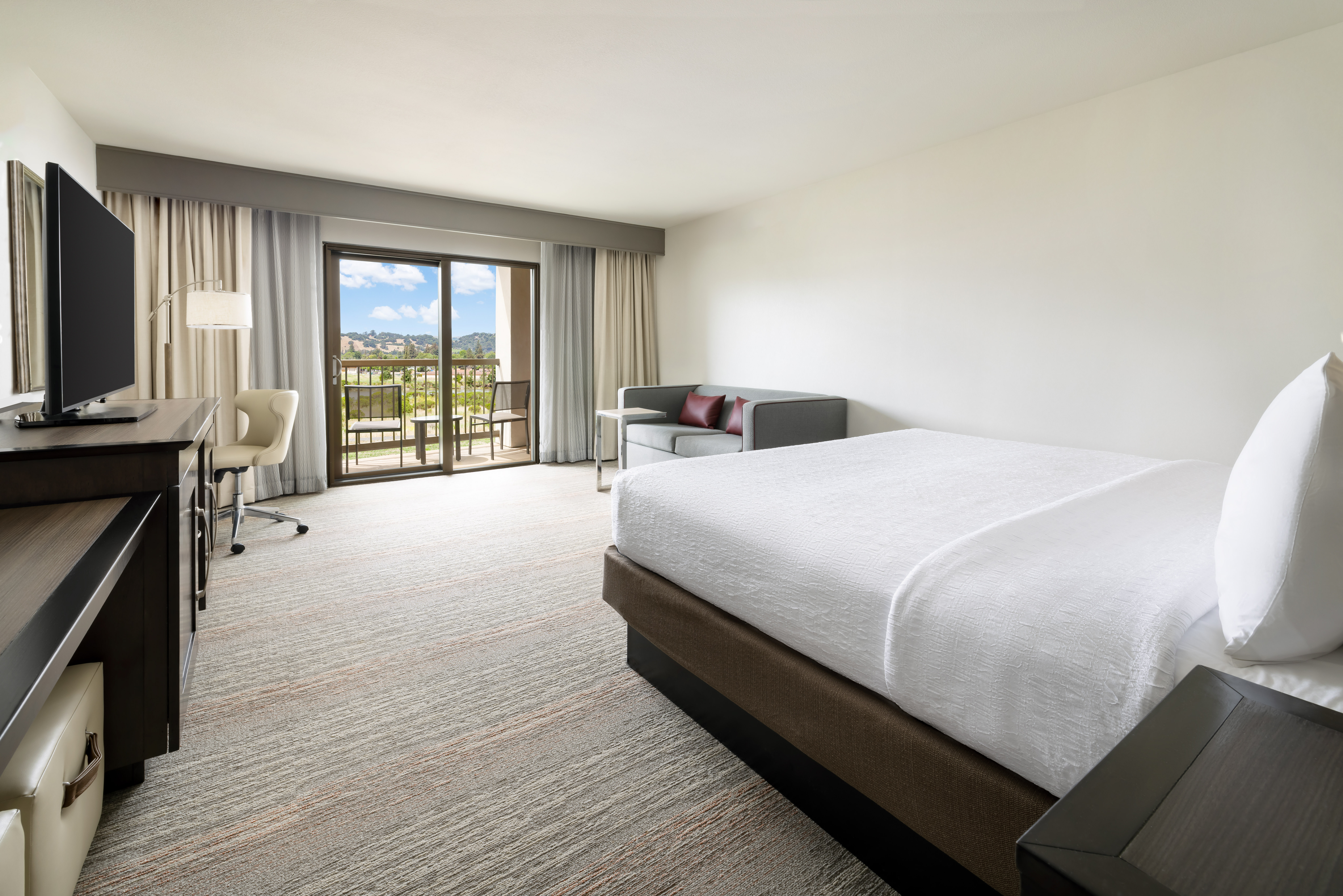 ROOM, KING BED, RIVER VIEW, BALCONY