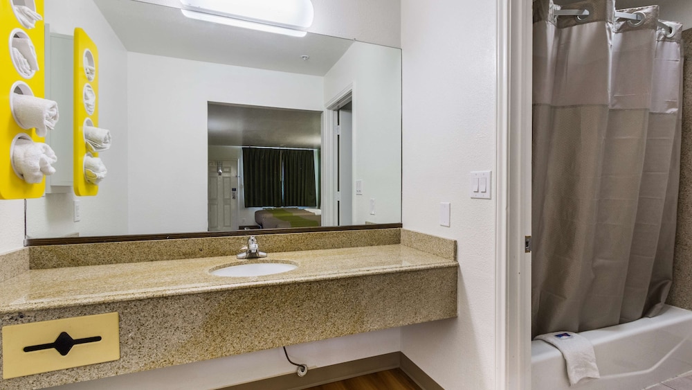 Motel6 San Marcos, TX - North 45/45