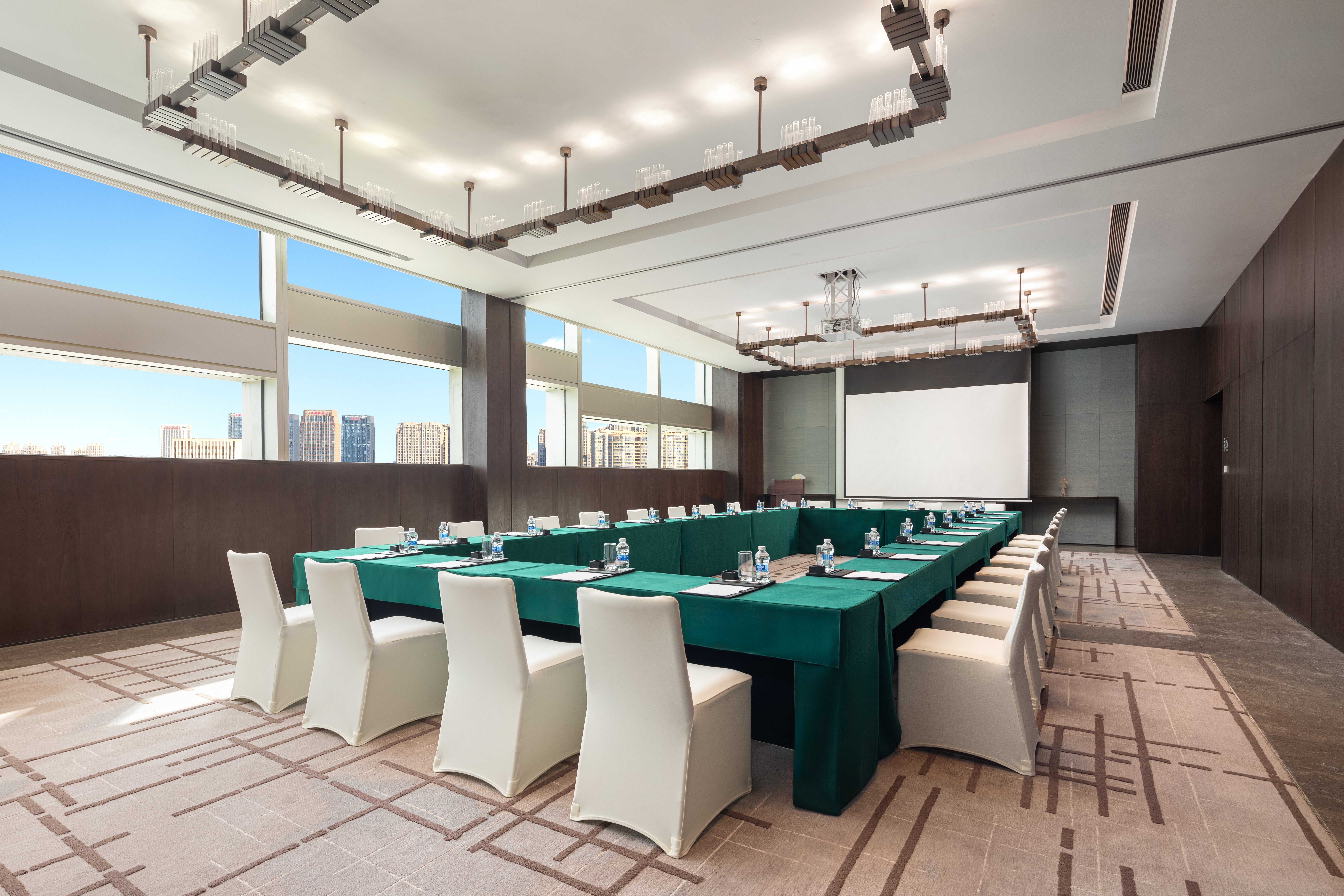 HUALUXE Haining by IHG 27/32
