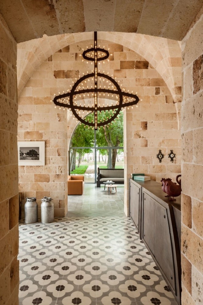 VINILIA WINE RESORT 4/78
